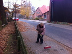 2011 11 19 Laubharkaktion und Erbseneintopf beim Backhaus 028